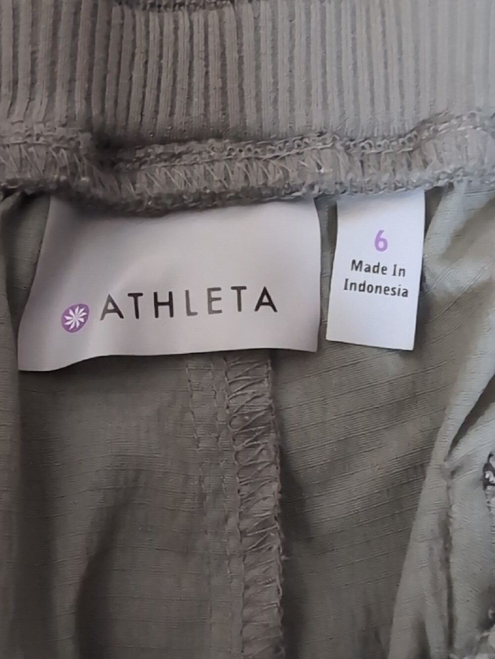 Athleta Trekki Shorts - Picture 2 of 6